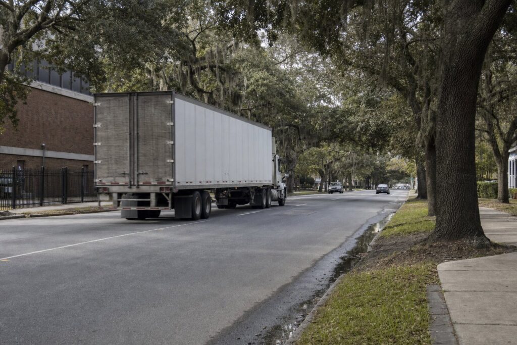 Abercorn Street Truck Accidents in Savannah: White Bluff to DeRenne